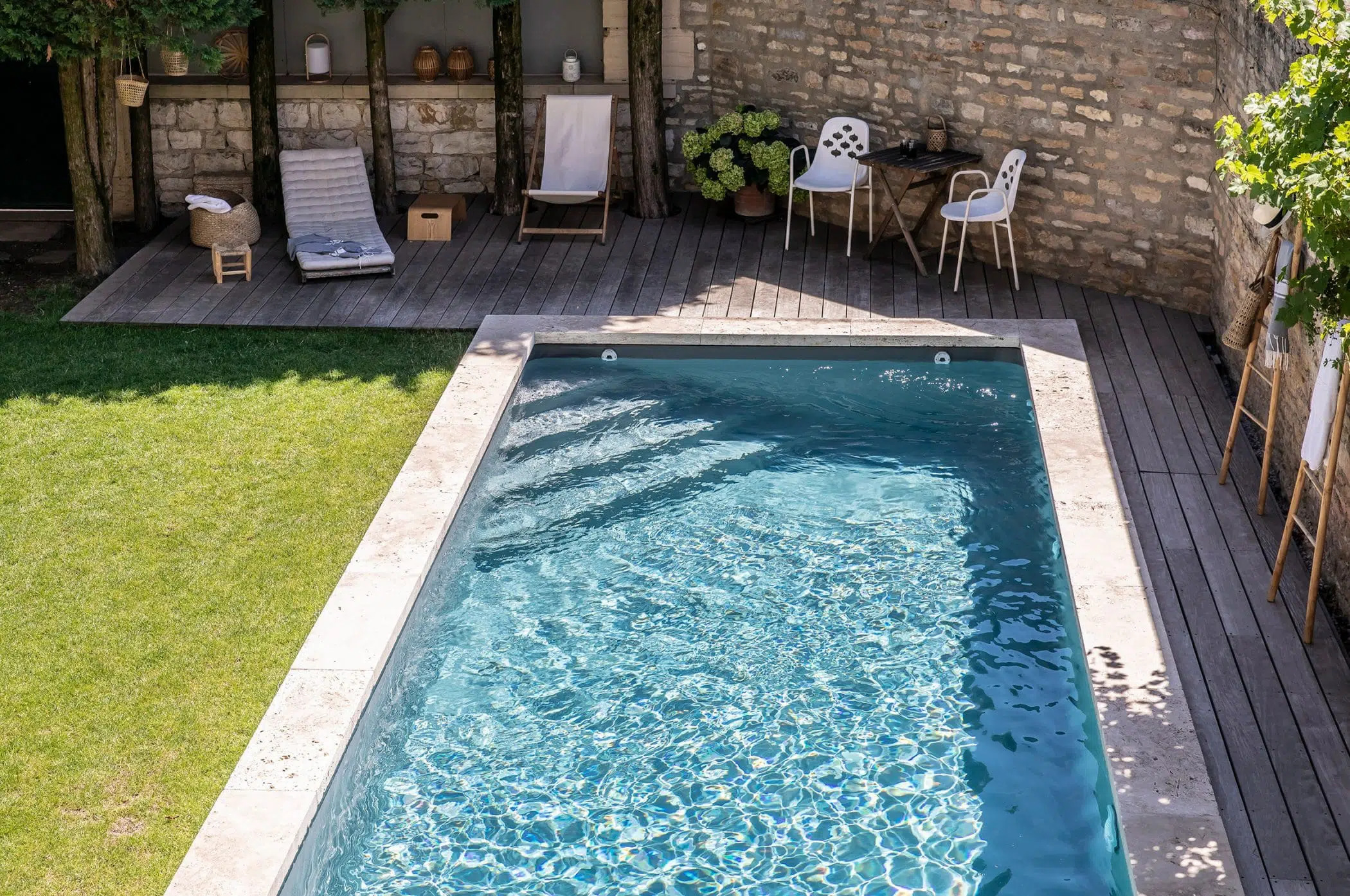 piscines_magiline_escalier_beach_2019-MAGILINE-MATIFLOR-DIJON-_FRED_PIEAU-3747-scaled.jpg